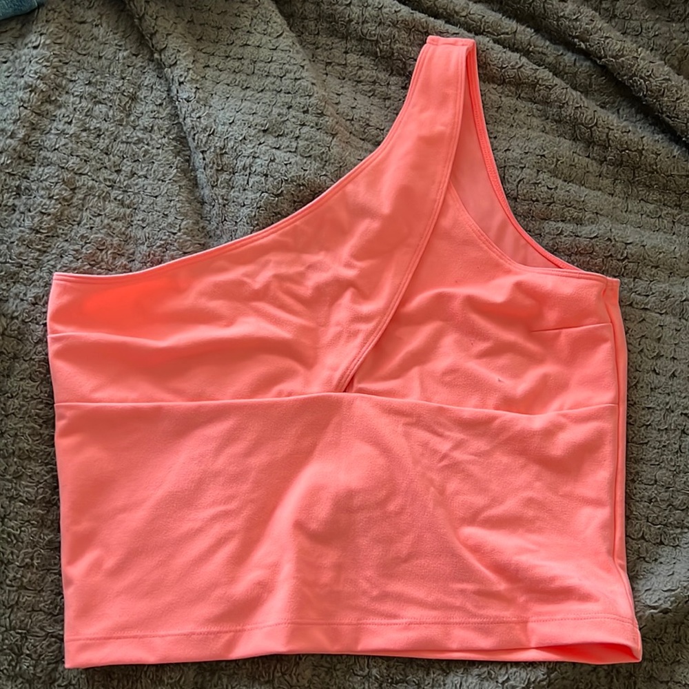 Victoria Sport crop top middle slit